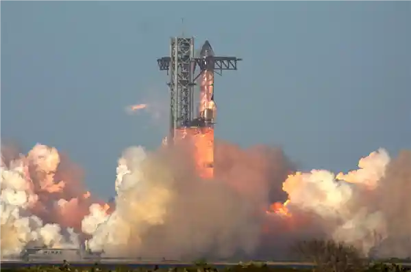 加勒比海上空中惊魂！星际飞船突然爆炸解体，飞机纷纷躲避！