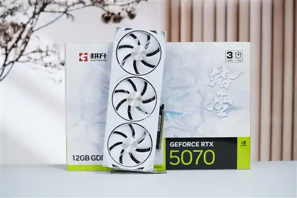 【全新4K游戏震撼登场】RTX 5070踏雪OC显卡引领新趋势
