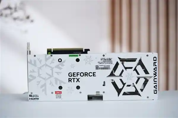 【全新4K游戏震撼登场】RTX 5070踏雪OC显卡引领新趋势