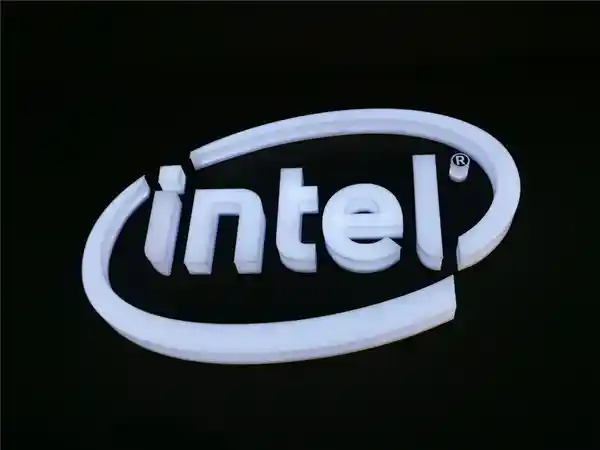 特朗普痛斥：安迪·葛洛夫离开后，Intel再无领军人才，美国芯片产业蒙尘
