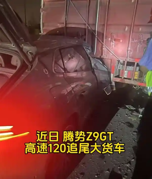 比亚迪腾势赵长江：时速120公里追尾大货车，电池竟完好如初无起火隐患