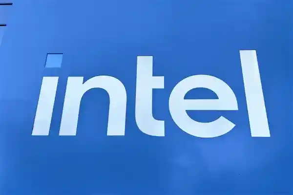 Intel股价创16年新低，市值不及AMD四分之一