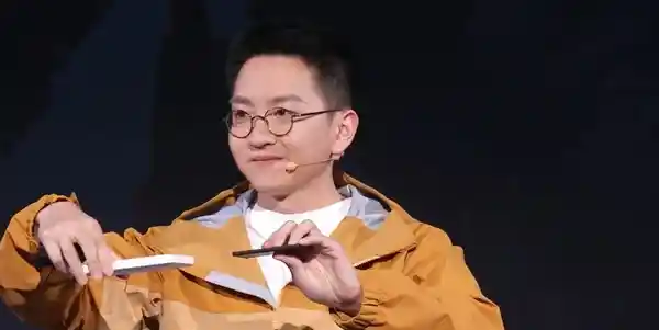 超强续航力！荣耀Power搭载8000mAh大电池，告别充电宝时代！