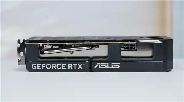 《炫彩双拼设计！华硕RTX 5060 Ti DUAL OC 8GB显卡深度解析与图赏》