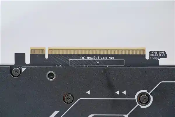 《炫彩双拼设计！华硕RTX 5060 Ti DUAL OC 8GB显卡深度解析与图赏》
