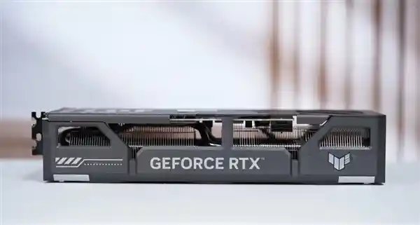 全新硬核登场：华硕RTX 5060 Ti TUF GAMING显卡炫酷图赏