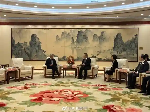 《黄仁勋北京之行释放重磅信号：中国是他眼中不可或缺的未来》