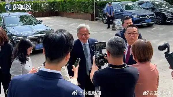 《黄仁勋北京之行释放重磅信号：中国是他眼中不可或缺的未来》