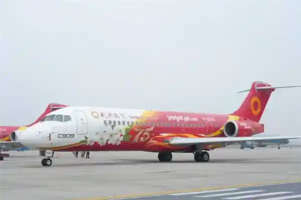 《直击新丝路：中国C909飞机正式启航越南国内航线》