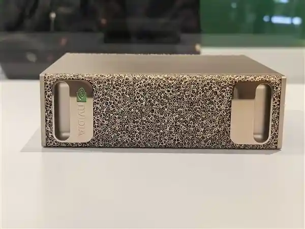 袖珍巨头登场！NVIDIA全新AI超算DGX Spark震撼登陆国内市场