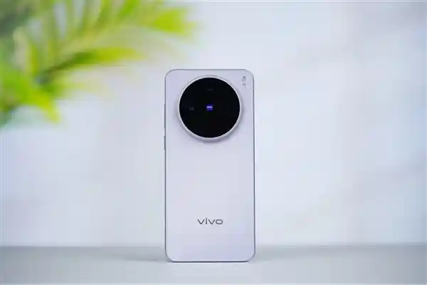 《屏霸出击！vivo X200s直屏旗舰震撼图赏》