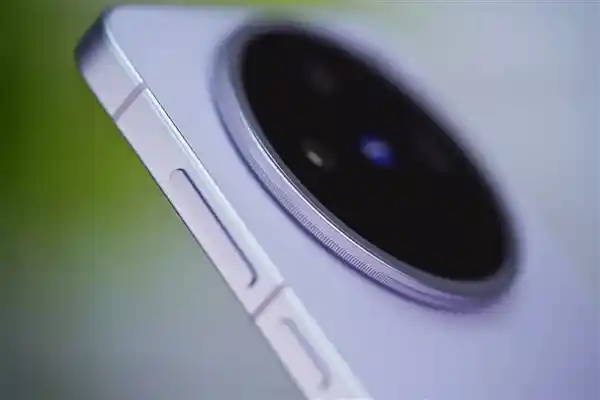 《屏霸出击！vivo X200s直屏旗舰震撼图赏》