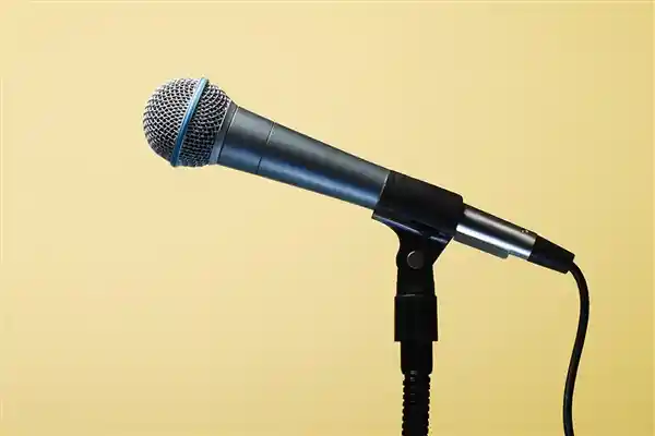 《周杰伦演唱会480元却只能看大屏？观众视线尴尬遭吐槽》