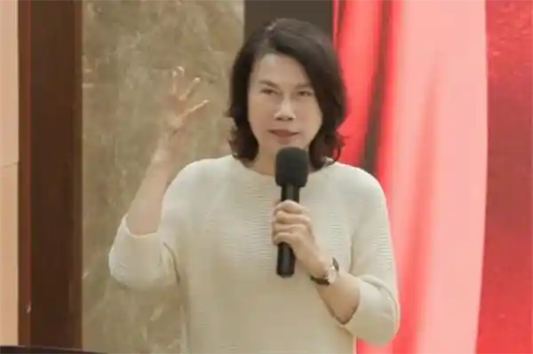 《董明珠海归言论引争议：被指用人观念陈旧背离行业常识》