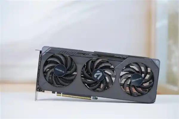 技嘉RTX 5060 Ti魔鹰显卡首发评测：巧妙滑块设计引领新潮流
