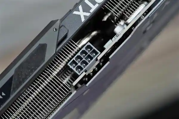 技嘉RTX 5060 Ti魔鹰显卡首发评测：巧妙滑块设计引领新潮流