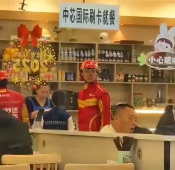 刘强东取外卖遭卡餐事件：老板娘竟未认出这位神秘顾客