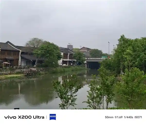 《挑战影像巅峰！蓝厂新机强势来袭，视频拍摄吊打苹果iPhone？》
