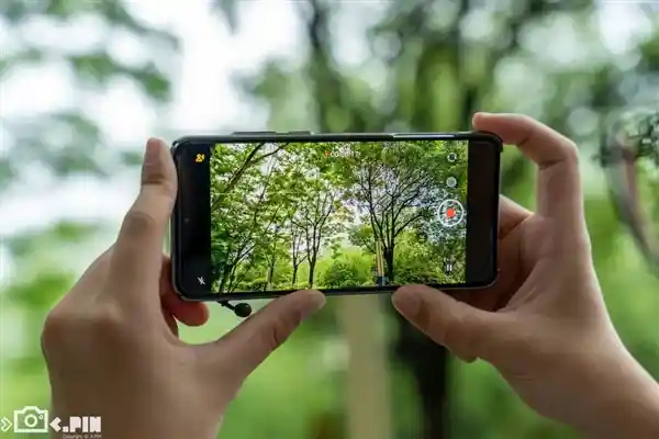 《挑战影像巅峰！蓝厂新机强势来袭，视频拍摄吊打苹果iPhone？》