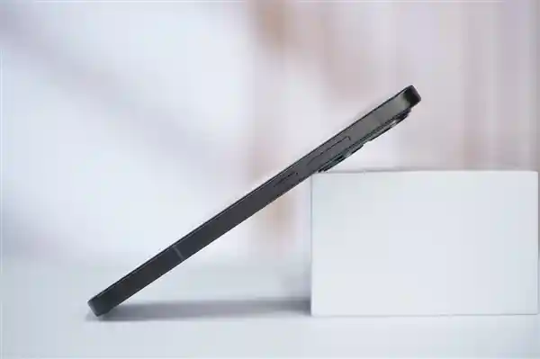 【独家爆料】REDMI Turbo 4 Pro：金属中框加持，防水性能天花板，同价位无敌手！