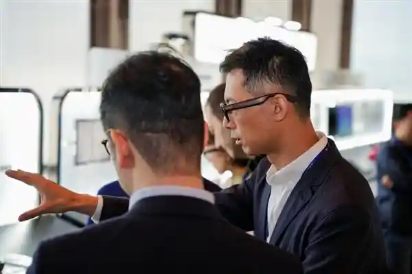 星纪魅族AR眼镜震撼发布：解锁一瞥即付全新支付时代！