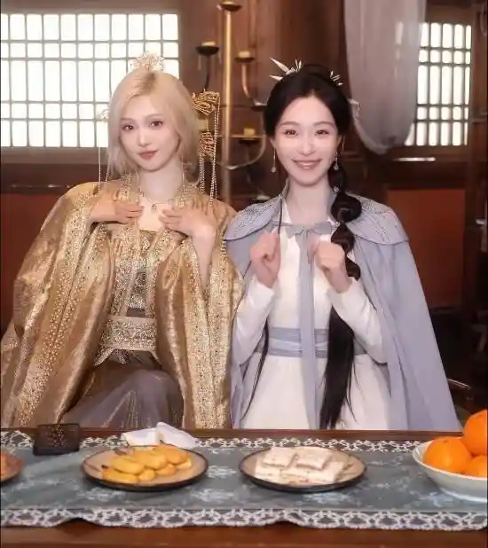 《危机四伏！我在劫难逃的美女环绕冒险之旅》