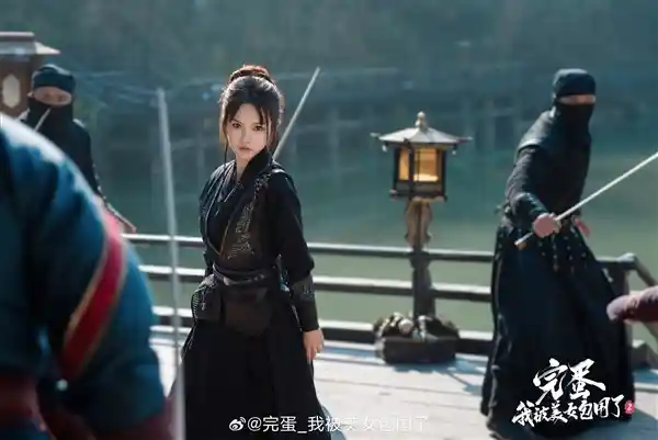 《危机四伏！我在劫难逃的美女环绕冒险之旅》