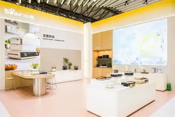 《小熊电器革新生活方式：全场景体验引领用户价值新纪元》