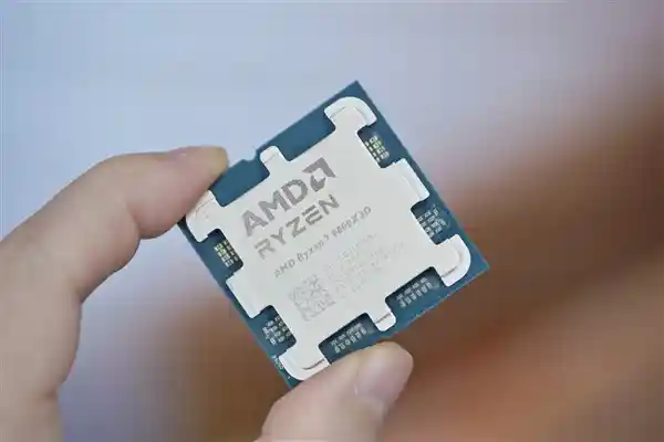 「独家揭秘：用户心头好！8核强劲 Ryzen 7 9800X3D夺冠CPU-Z人气榜首！」