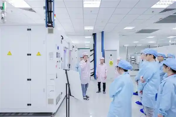 OPPO Find X8s携手天马：共创旗舰显示新纪元