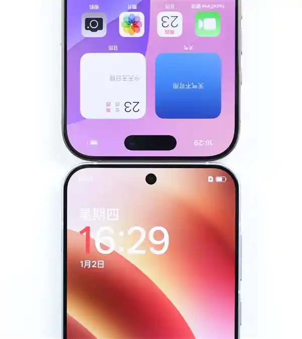 《一加13T与iPhone 16 Pro对决：小机身里的美学大比拼》