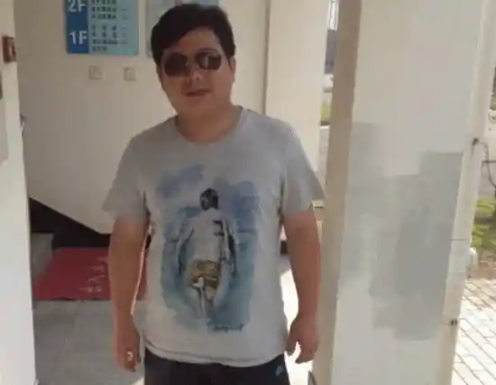 《告别狗头之神：传奇主播牛蛙与尿毒症的残酷告别》