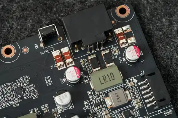 探索未来电竞新纪元：索泰AMP EXTREME INFINITY旗舰级显卡深度解读