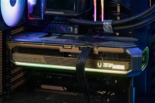 探索未来电竞新纪元：索泰AMP EXTREME INFINITY旗舰级显卡深度解读