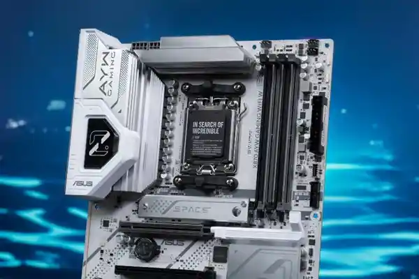 《性能爆表！全新白色款华硕X870 AYW电竞主板强势登场》