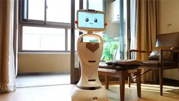 成都引入养老机器人：守护安全心灵，智享品质晚年