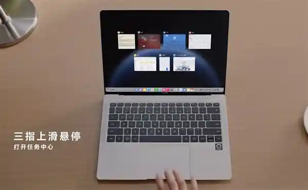 《告别C盘时代！华为鸿蒙硬盘无需分区，1秒开机+大文件瞬开革新体验》