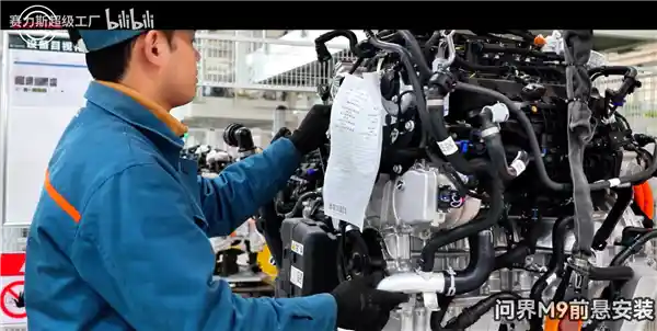 《震撼视频曝光！道奇汽车底特律工厂传统手工敲击生产内幕引热议》