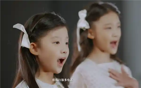 甘薇母女动人合唱《是妈妈是女儿》，贾跃亭隔空哽咽回应：爸对不起！