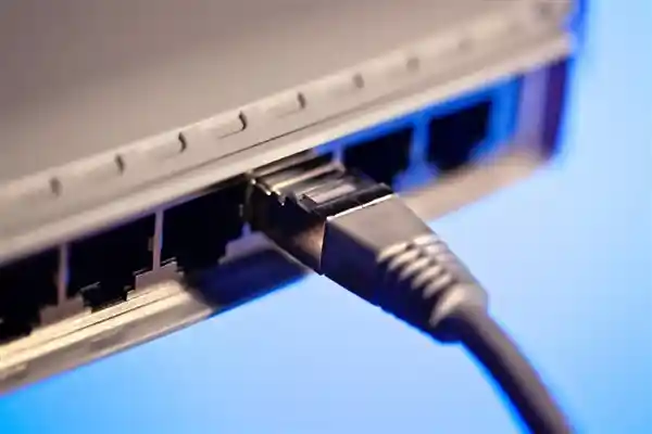 《百元与千元的网速对决：千兆VS万兆，你的选择是什么？》