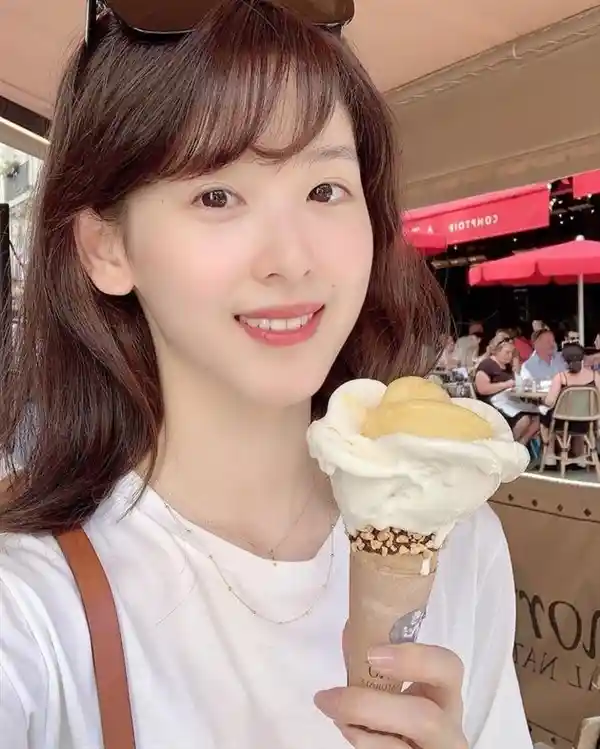 《章泽天携手杨天真不丹徒步之旅：邂逅现实版爱丽丝仙境》