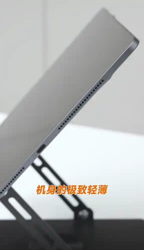 《媲美iPad Pro！小米平板7 Ultra真机首曝：极窄边框+刘海屏设计惊艳亮相》