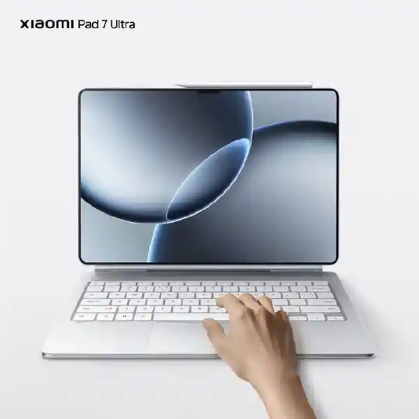 《媲美iPad Pro！小米平板7 Ultra真机首曝：极窄边框+刘海屏设计惊艳亮相》