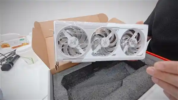 打破极限！华擎AMD RX 9060 XT超频狂飙至3.32GHz创行业新高