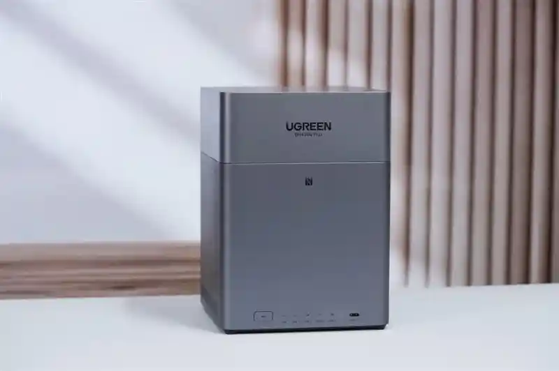 《小白也能秒上手！万元内最强四盘位NAS绿联DH4300 Plus深度测评》