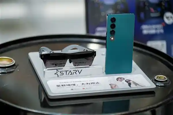 【星纪魅族携手亚洲模拟赛车锦标赛：开启科技与速度的未来狂想】