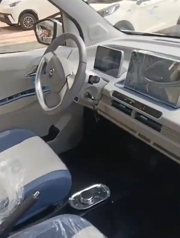 《被盯上的顶级奶爸车！老头乐入侵埃尔法，网友：爱儿发变爱老发？》