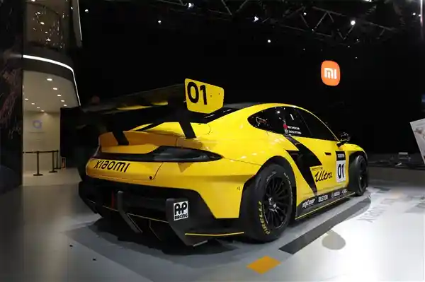 《小米SU7：时速135km/h即提醒车速过快，关闭功能引争议》