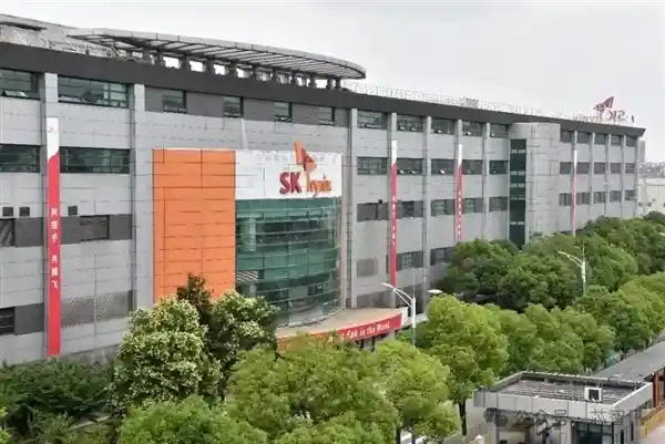 《突发反转！美国或取消对中国三星、SK海力士及台积电在华晶圆厂的特殊待遇》