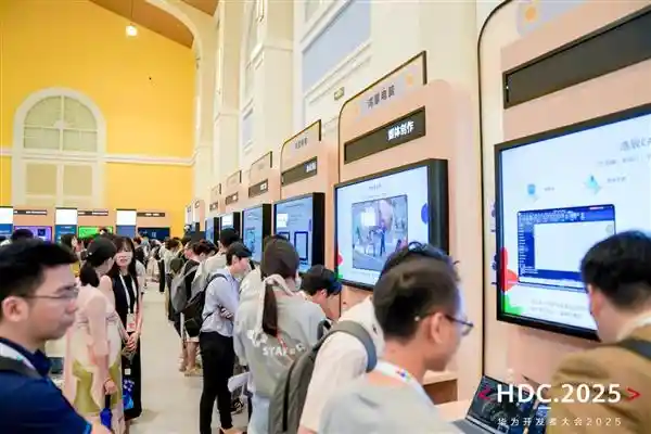 [鸿蒙生态巅峰亮相：HDC 2025全场景沉浸式体验进化之旅]